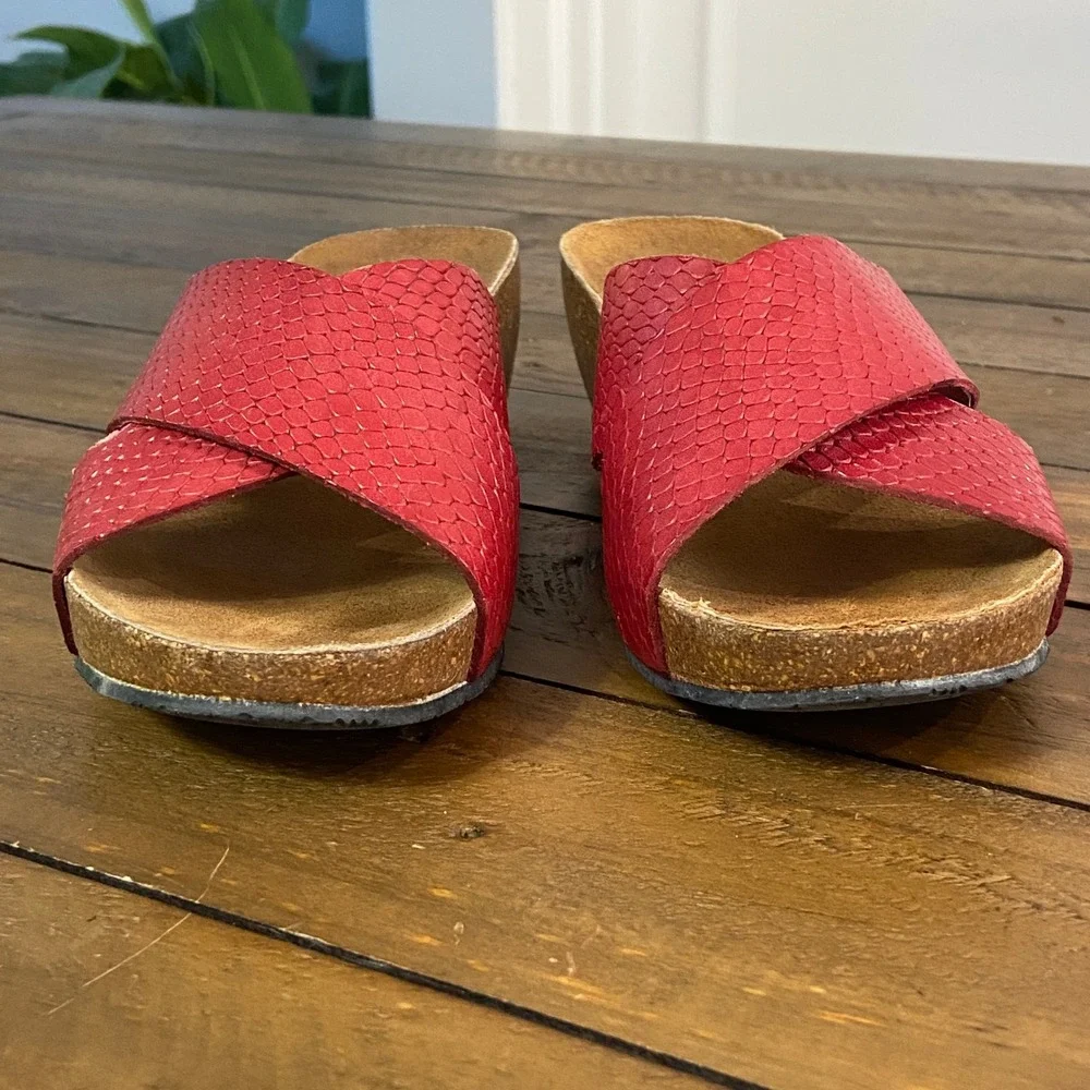 Lola Sabbia for Eric Michael Red Snakeskin Embossed Cork Wedge Sandals Size 37
